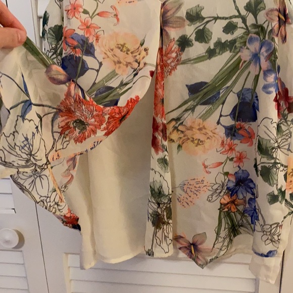 Floral pattern sleeveless top / tank top - Picture 2 of 2